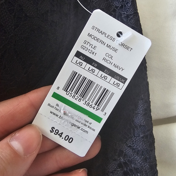 Modern Muse Corset - Picture 3 of 4